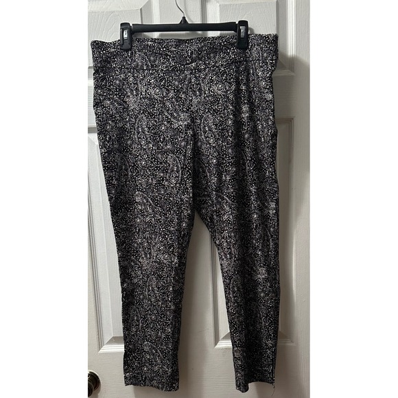 Counterparts Pants - Counterparts Womens XL Black White Paisley Pull On Cropped Pants Button Hem